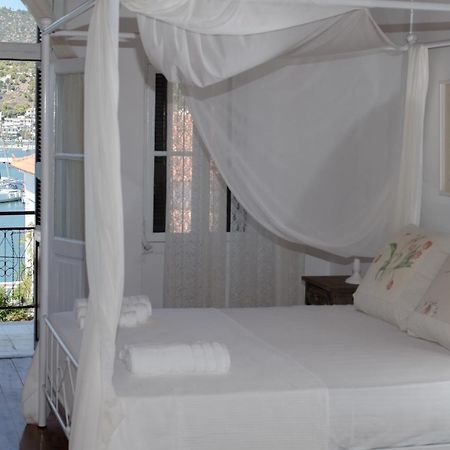 Neoclassical Manor House Poros Town Luaran gambar