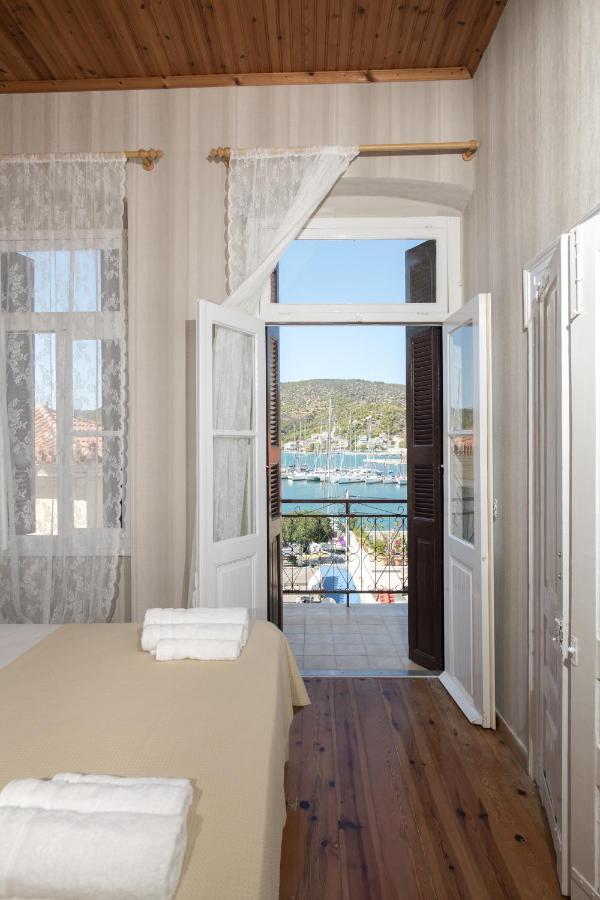 Neoclassical Manor House Poros Town Luaran gambar