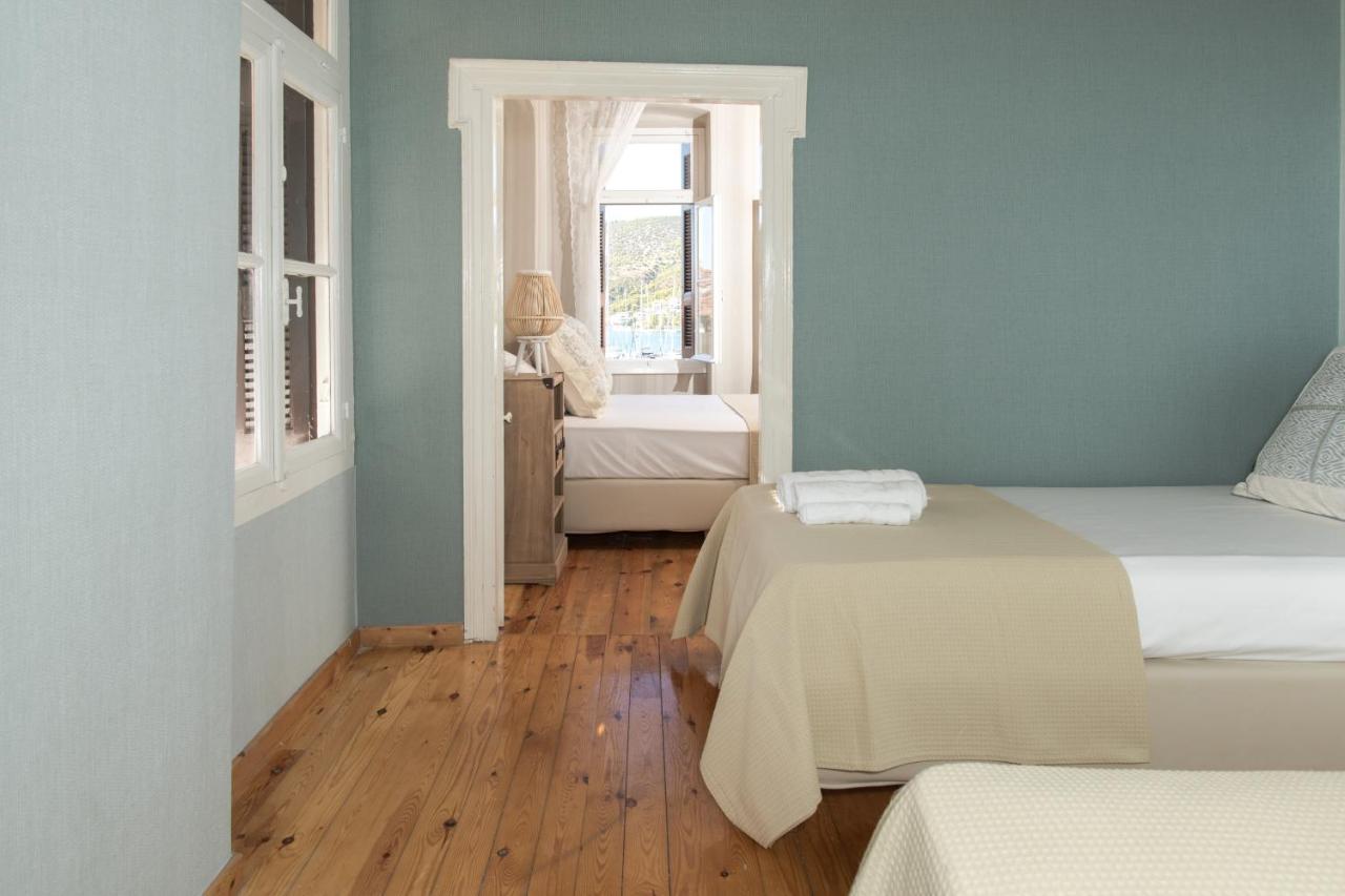 Neoclassical Manor House Poros Town Luaran gambar