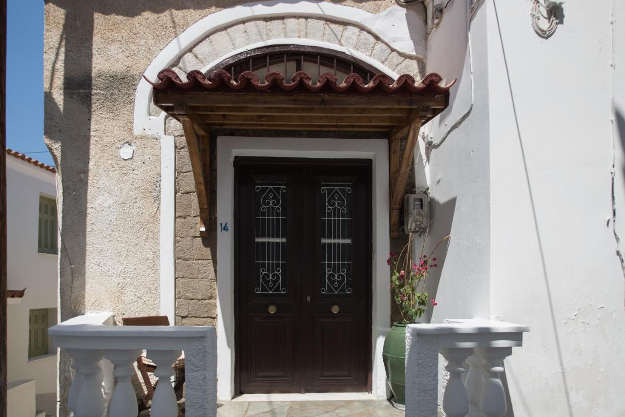 Neoclassical Manor House Poros Town Luaran gambar